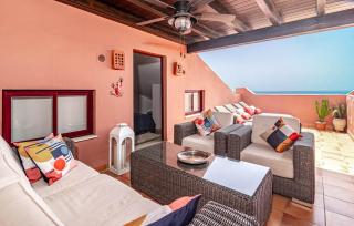 Luxury 3 bed Duplex Penthouse, 3 mins walk to the beach - 6