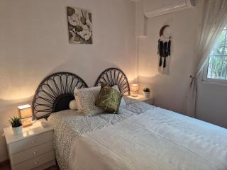 Holiday home in Costa Blanca - 3 bedroom house with pool sleeps 8, close to beach - Orihuela - 4