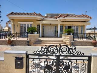 Vasilis family room - Dhromolaxia - 6