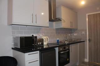 High-End Central Luton Studio - Ideal for Airport! - 2
