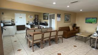 Super 8 by Wyndham Decatur Texas - 4