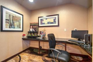 Cobblestone Inn & Suites - Holyoke - Holyoke - 1