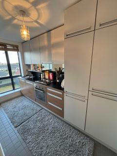 Luxurious Entire Guest House with Grand Living Space and Panoramic Balcony Views - Dublin - 7
