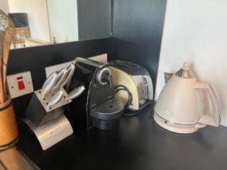 Luxurious Entire Guest House with Grand Living Space and Panoramic Balcony Views - Dublin - 6