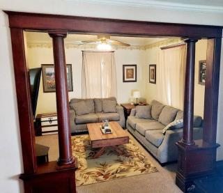 Located 1 mile from Downtown and Knox College - Galesburg - 8