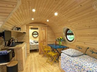 Séjour Authentique dans un Tonneau Viticole avec Piscine Chauffée et Mini-Ferme - FR-1-496-325 - - 6
