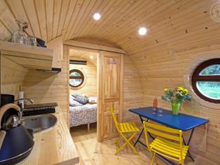 Séjour Authentique dans un Tonneau Viticole avec Piscine Chauffée et Mini-Ferme - FR-1-496-325 - - 5