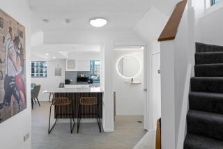 Top floor unit with beach access - Gold Coast - 3