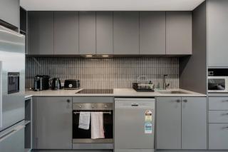 Beautiful 2 BR Lakeside View - Belconnen - 1