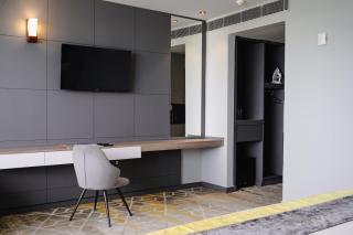 Manhattan Business Hotel, Male - 6