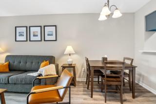 Modern Flat w Workspace 8 Min to City Center - Houston - 5
