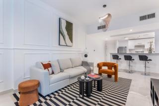 Luxury 1br Apt, Ultimate Comfort & Great Location - Dubai - 1