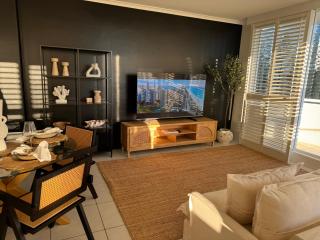 Surfers Paradise - Beachfront Apartment - Gold Coast - 8