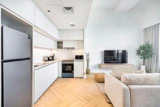 Daniels 1BR at Creek Edge with Waterfront View - Dubai - 3