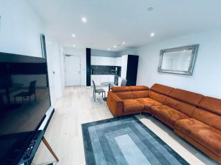 DS Rentals - Entire 1 Bedroom Apartment - London - 2