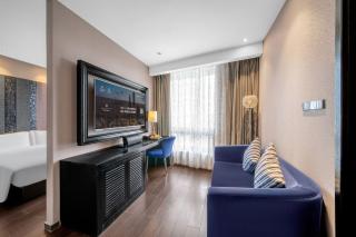 Mehood Lestie, Nantong Yuanrong Plaza Xuetian Subway - 3