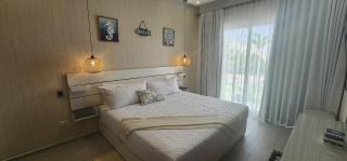 1BDR Rockstar's Paradise in front of Hard Rock H. - 7