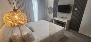 1BDR Rockstar's Paradise in front of Hard Rock H. - 6