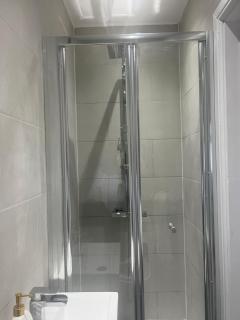 Spacious self-contained studio - Londra - 3