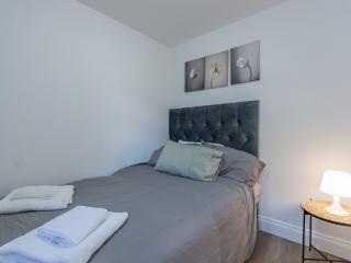 Comfortable 2 Bed Apartment Pass the Keys - 7