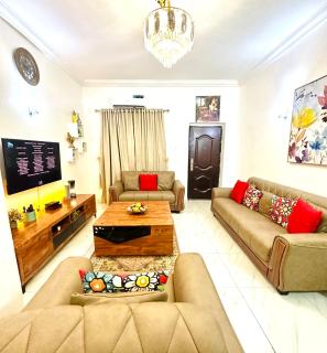 Exotic 2 BR Apartment at Wuye, Abuja - Wifi,Netflix - Abuja - 9