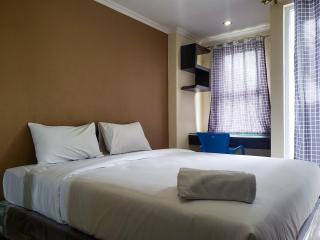 Elegant and Comfy Studio Apartment Belmont Residence Puri By Travelio - Giacarta - 0