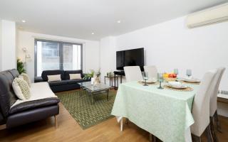 Modern 3 Bed 2 Bath Apartment Hyde Park - 5
