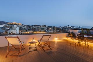 The Meta Stay - Backyard Oasis with Rooftop Access - 1