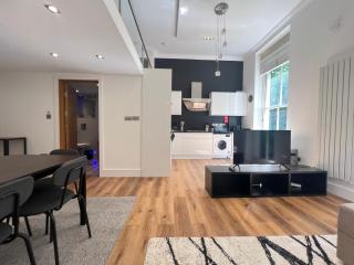 3.5 High Ceilings - Centrally Located - London - 3