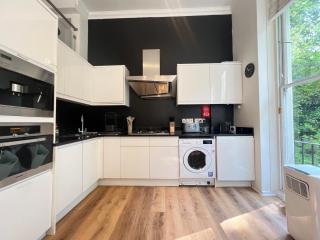 3.5 High Ceilings - Centrally Located - London - 1
