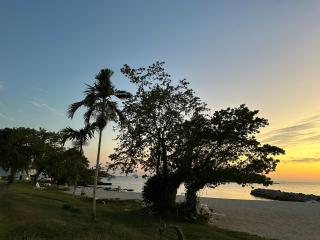 Seaside 2 Bedroom Oasis at 7 Miles Beach, Negril, Point Village - Negril - 4