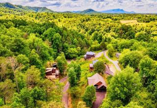 Modern Cabin with King Beds, Fire pit, Hot tub & 5 miles to Dollwd - 8