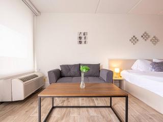 Spacious 1BR Condo in Orlando and 5 minutes to Disney - 5