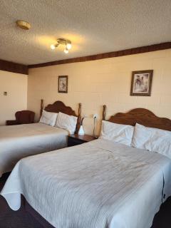 Cedar Villa Motel - Foremost - 4