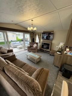 Golden Palm Resort - The Superior Retreat - Coastal Caravan Breaks - Chapel Saint Leonards - 9