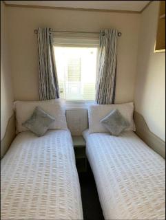 Caravan - 3 Bedrooms, Sleeps 8 - Rhyl - 3