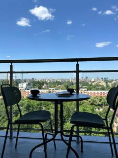 Urban Heights - Bucharest Skyline Apartment - 9