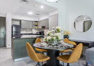 Elegant 1BR Getaway in Bella Rose, Al Barsha - Dubai - 2