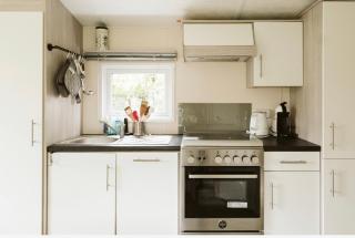 Mooi chalet in havenplaatsje op fietsafstand van het strand bij Ouddorp - 3