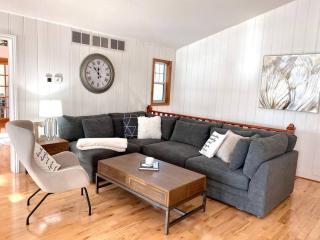 Stunning All-Seasons Muskoka Lakefront Cottage - 4