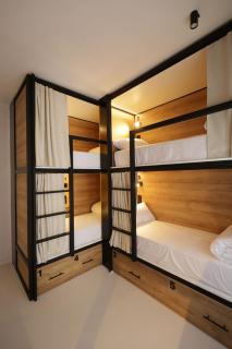 BLACK AND WHITE Hostel Palamós - 7