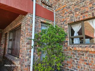 Saruna - Jeffreys Bay - 9