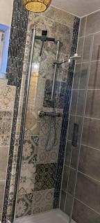 Style Boho Reethaus Wohnung mit SUP und Kanu - - 1
