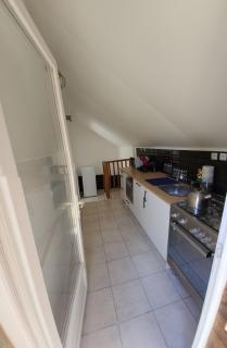 Logement entier dans propriété - - 2