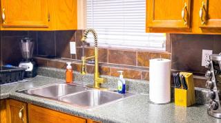 Movie Theater Near Slopes, Shops & TRAX - 2BR Bsmt - Sandy - 2