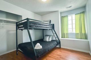 Amazing Views && Central Location - 9