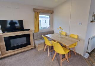 Ana's Coworth, West Sands, Seal Bay Resort - Selsey - 5