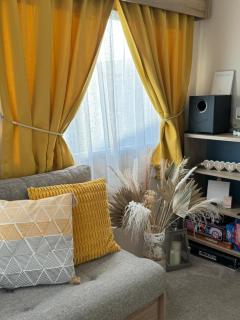 Ana's Coworth, West Sands, Seal Bay Resort - Selsey - 2