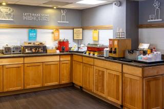 Hampton Inn Chester - Chester - 1