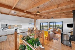 Ocean Views on Aldebaran - sleeps 11 - Ocean Grove - 0